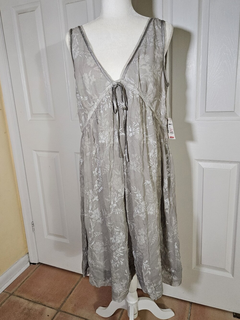 NWT Robin Howe Gray Floral Silk Dress